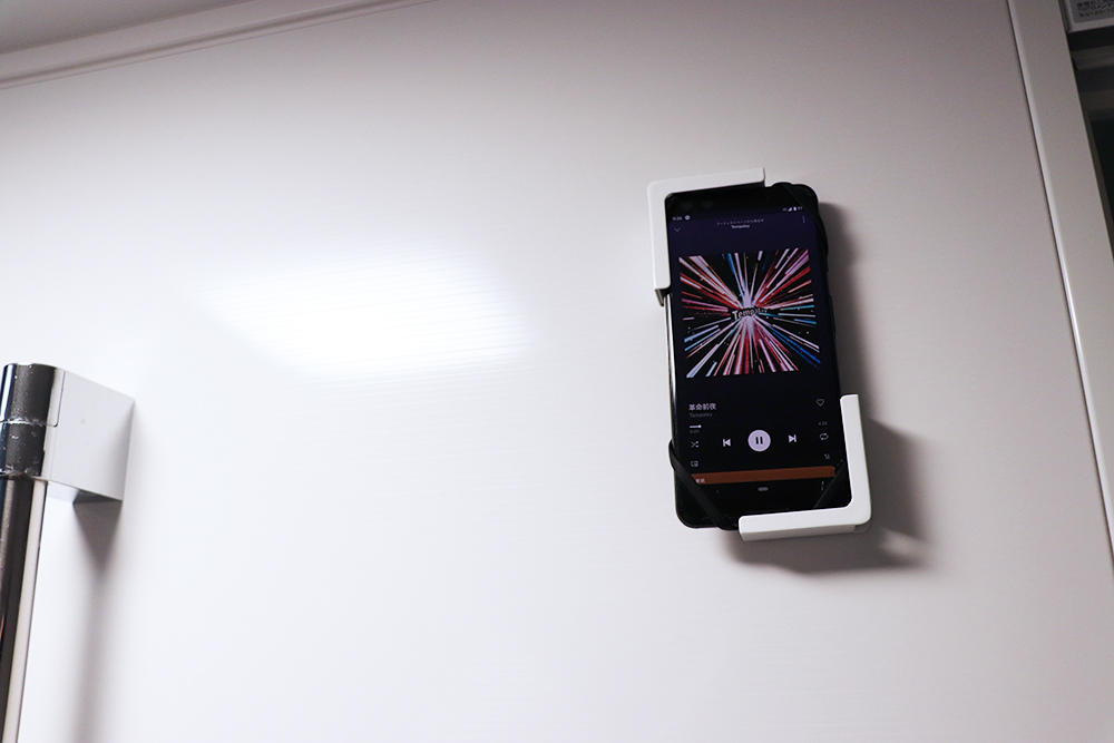 お風呂でスマホやタブレットで動画や音楽を楽しむために必須なグッズはこのホルダーです Ojilog